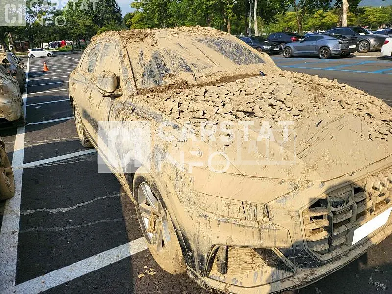 Photo 2 of 7: 2021 Audi Q8 45 TDI quattro, VIN WAUZZZF18MD005329 — Korean insurance auction