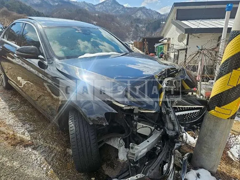 Photo 2 of 8: 2017 Mercedes-Benz E300 — Korean insurance auction