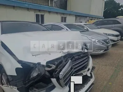 Photo 1 of 9: 2019 Mercedes-Benz E300 4Matic, VIN WDDZF4KB5KA601693 — Korean insurance auction