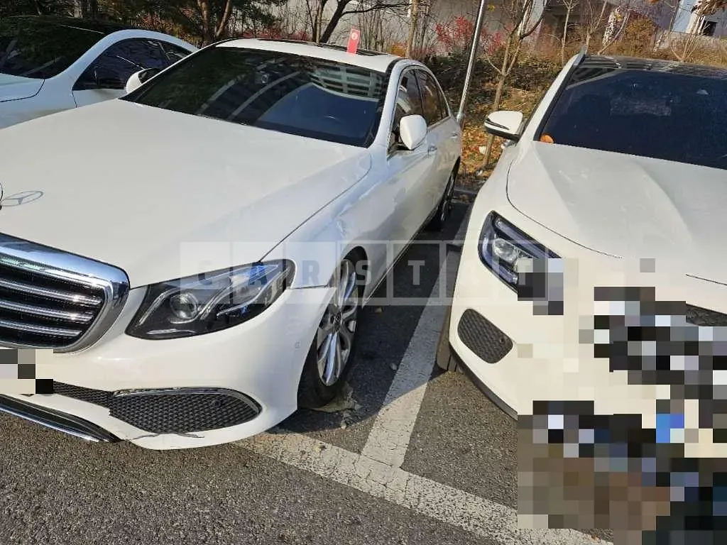 Photo 2 of 12: 2017 Mercedes-Benz E300 4Matic — Korean insurance auction