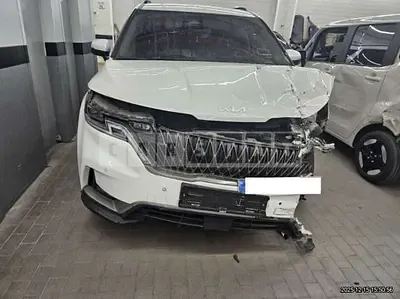 Photo 1 of 50: 2023 Kia Carnival — Korean insurance auction