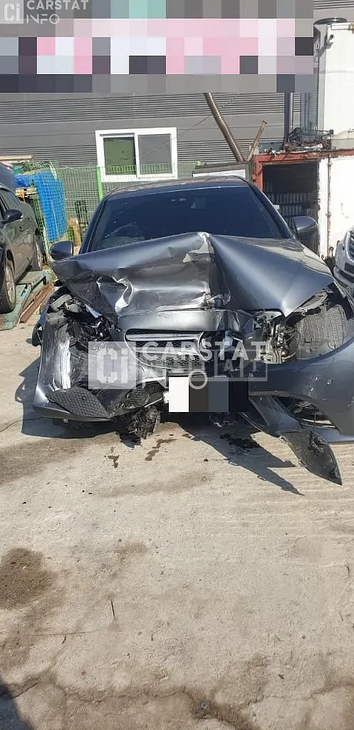 Photo 2 of 5: 2019 Mercedes-Benz C 220d, VIN WDDWF1EB1KR426079 — Korean insurance auction