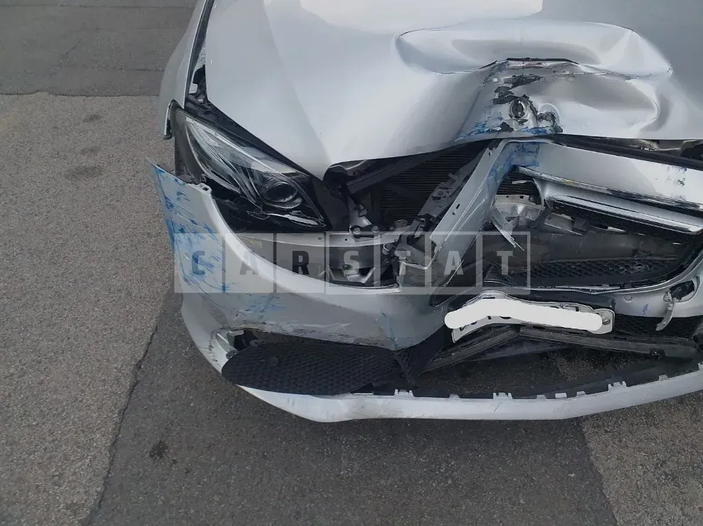 Photo 2 of 9: 2017 Mercedes-Benz E220 d, VIN WDDZF0EB6HA172383 — Korean insurance auction