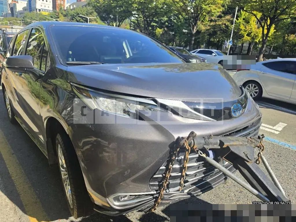 Photo 2 of 11: 2021 Toyota Siena Hybrid — Korean insurance auction