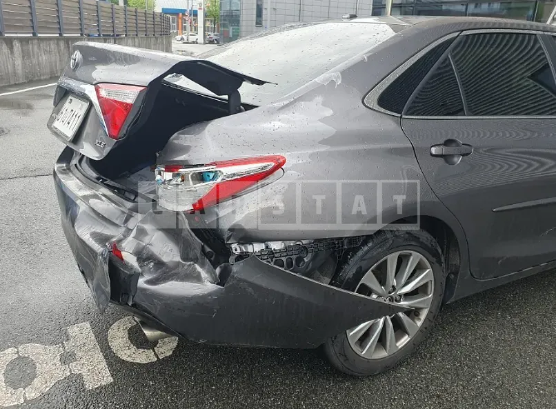 Photo 2 of 9: 2017 Toyota Camry — Korean insurance auction