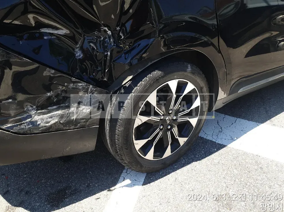 Photo 2 of 6: 2021 Kia Carnival — Korean insurance auction