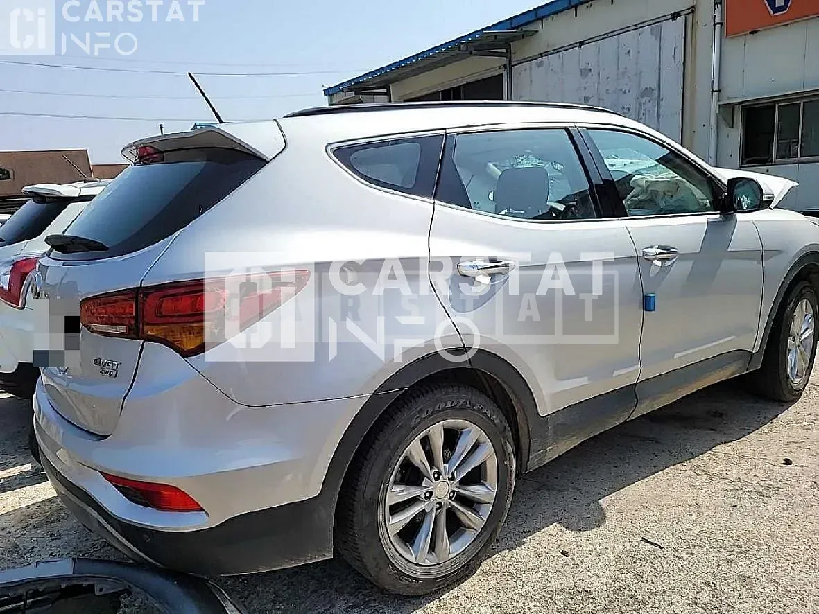 Photo 2 of 8: 2015 Hyundai Santa Fe, VIN KMHSW81UDGU594373 — Korean insurance auction