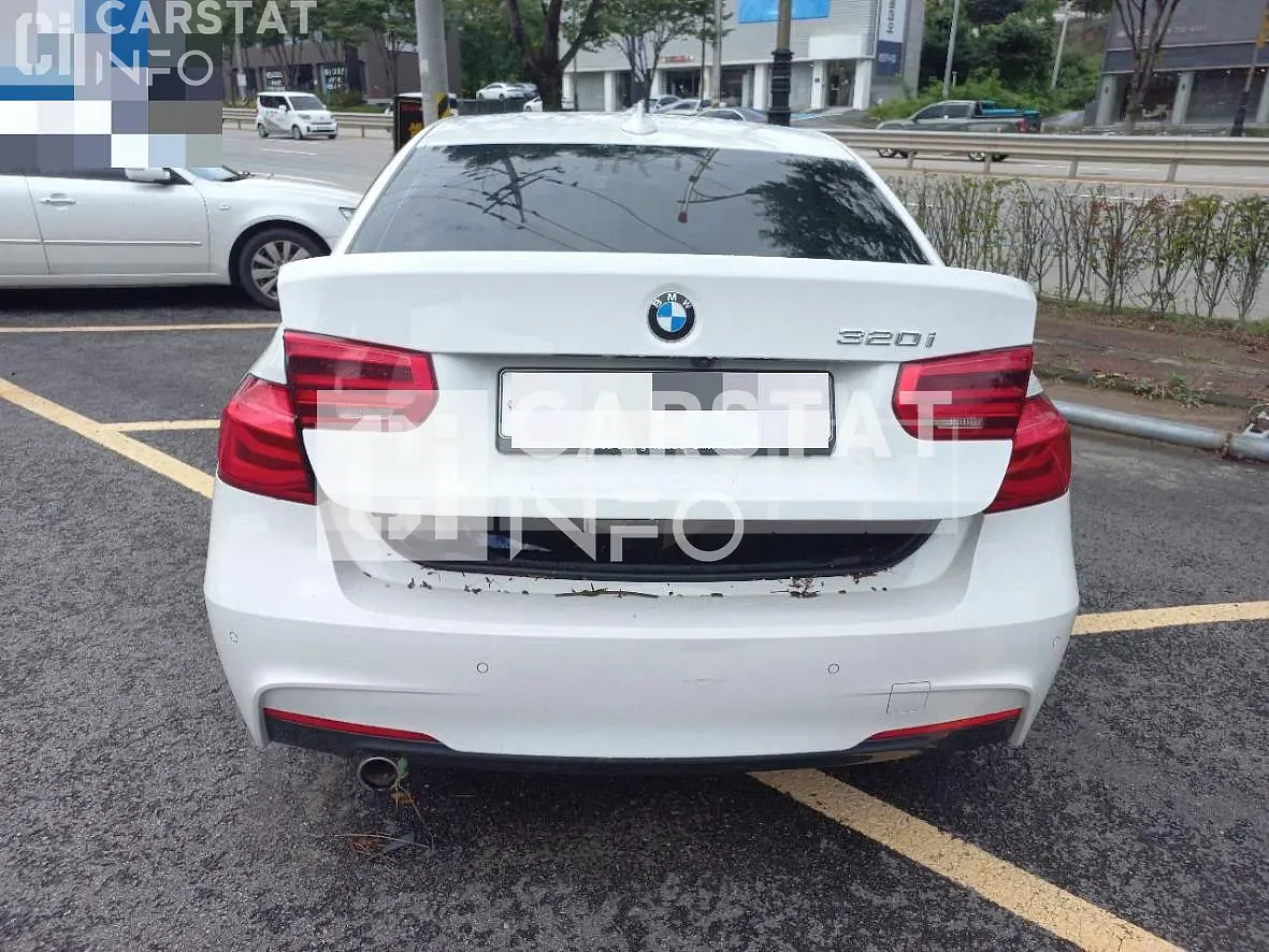 Photo 2 of 8: 2018 BMW Calm 320i — Korean insurance auction