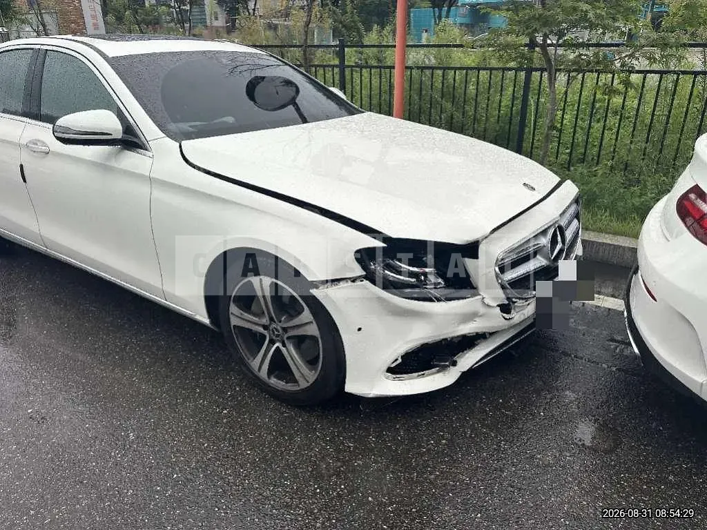 Photo 2 of 16: 2019 Mercedes-Benz E300 — Korean insurance auction