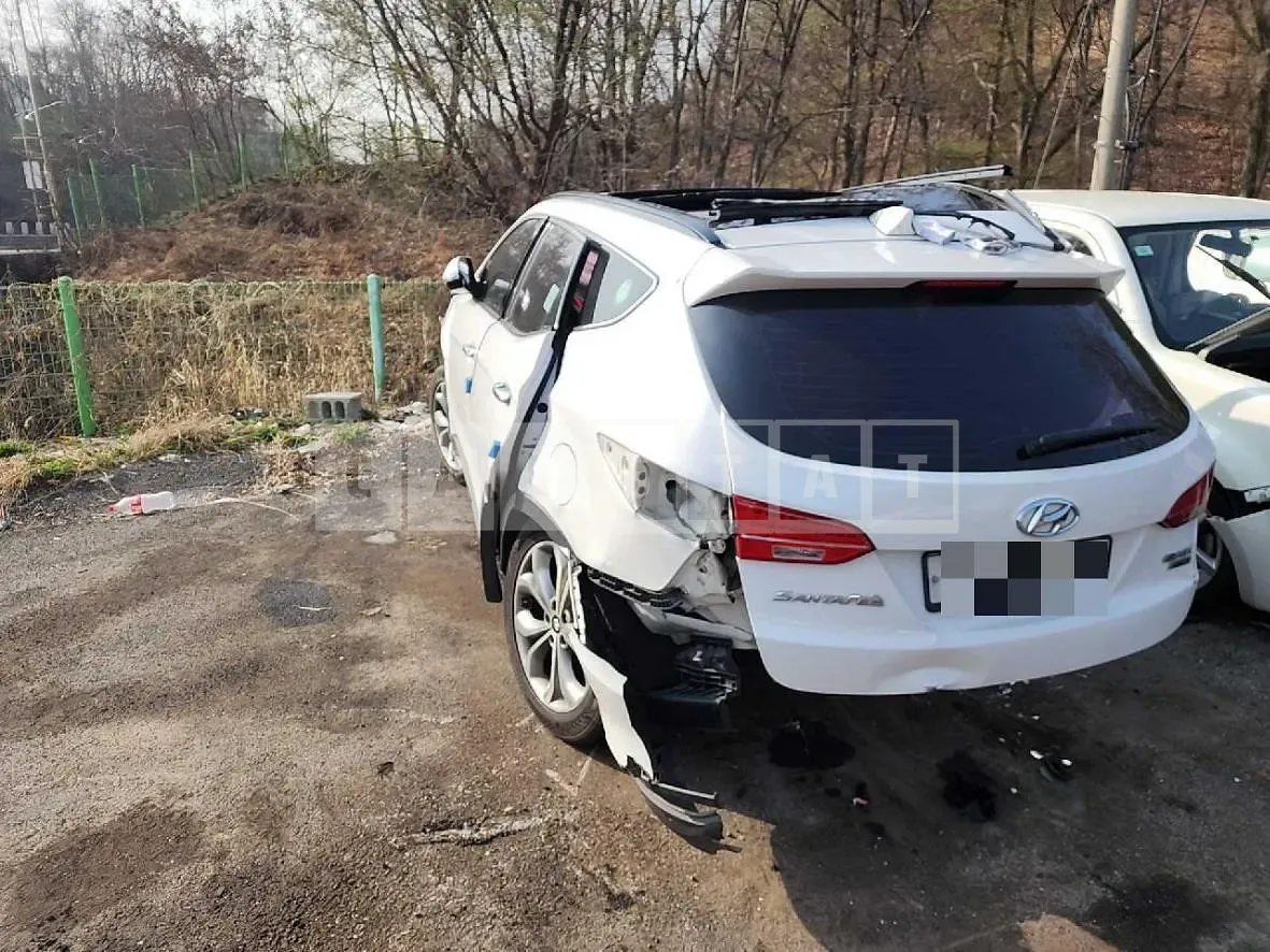 Photo 2 of 4: 2014 Hyundai Santa Fe, VIN KMHSW81XDFU396188 — Korean insurance auction