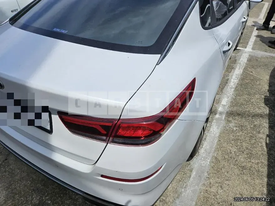 Photo 2 of 8: 2019 Kia K5 — Korean insurance auction