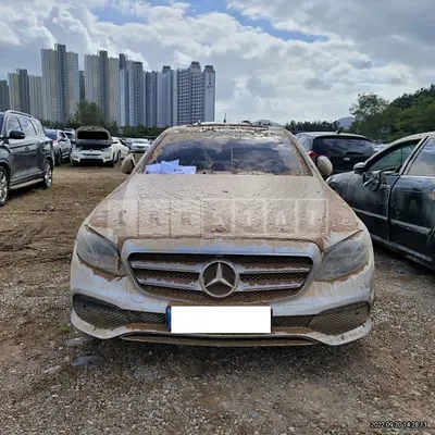 Photo 1 of 4: 2018 Mercedes-Benz E 300 4Matic, VIN WDDZF4KBXJA378761 — Korean insurance auction