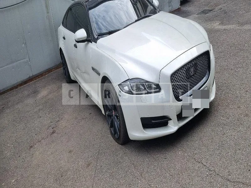 Photo 2 of 18: 2016 Jaguar XJ 3.0d — Korean insurance auction