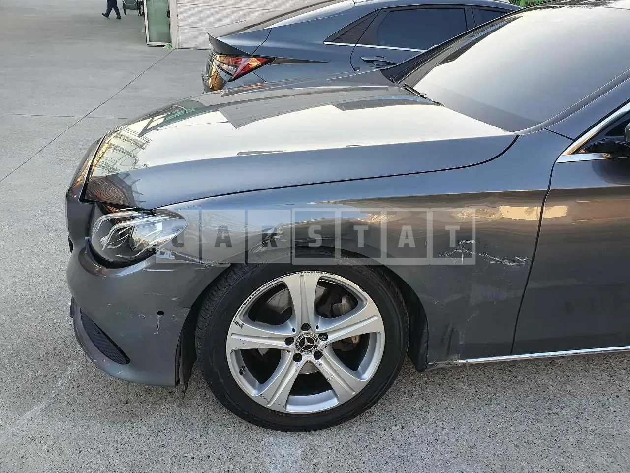 Photo 2 of 32: 2018 Mercedes-Benz E200, VIN WDDZF4CB7JA459134 — Korean insurance auction
