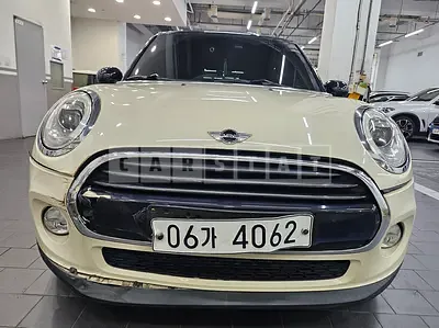 Photo 1 of 30: 2018 MINI Cooper D Five-Door — Korean insurance auction