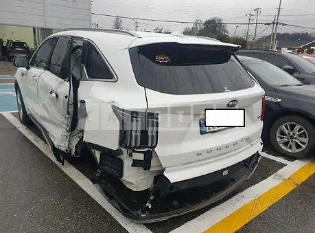 Photo 2 of 28: 2021 Kia Sorento, VIN KNARH81FGMA090596 — Korean insurance auction