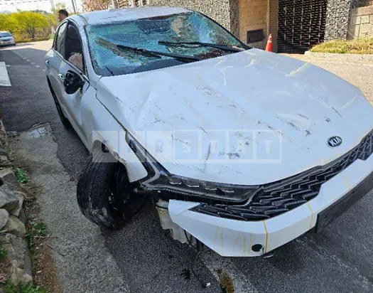 Photo 2 of 14: 2021 Kia K5 — Korean insurance auction