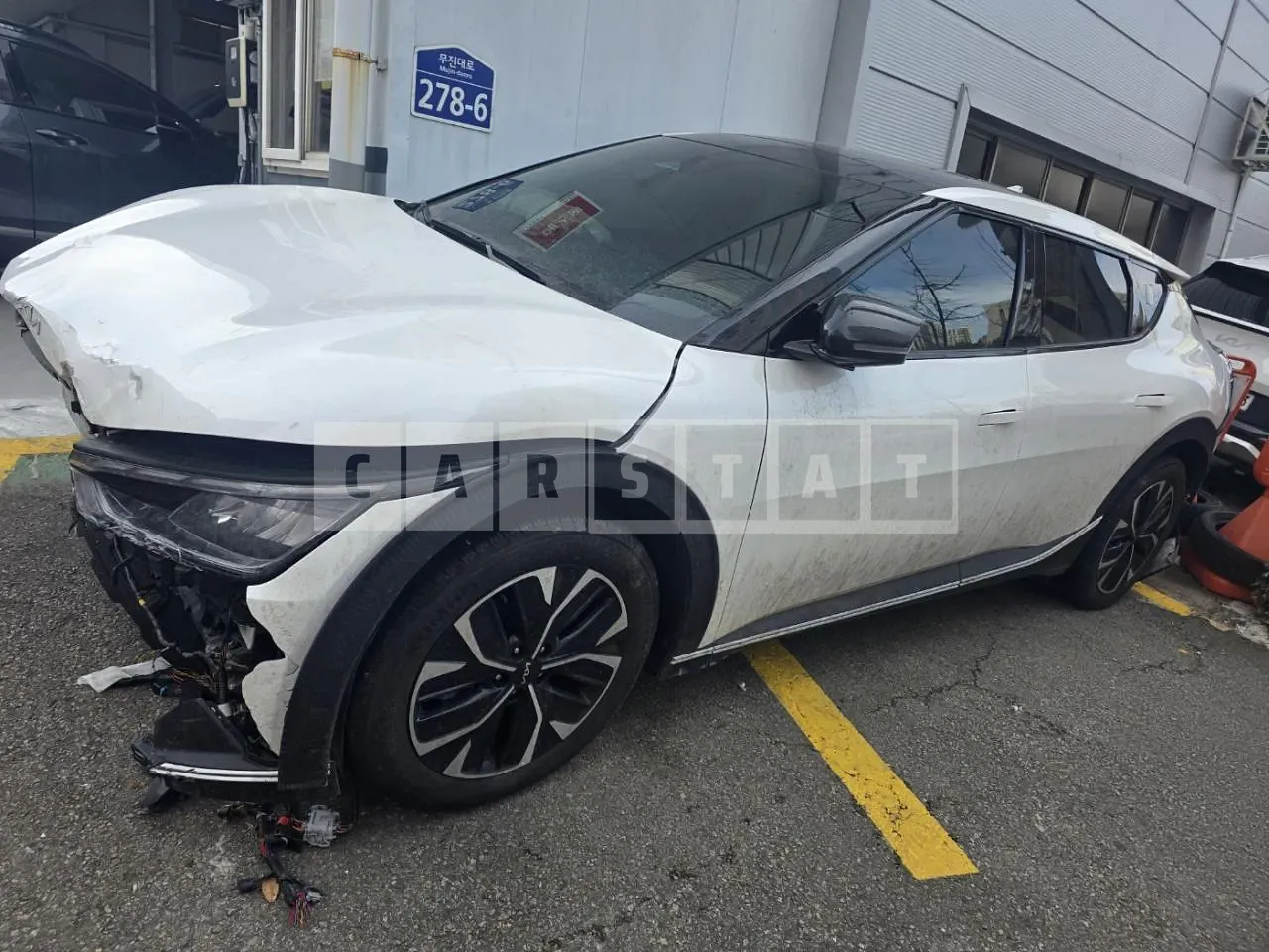 Photo 2 of 14: 2023 Kia EV6, VIN KNAC281AFPA135072 — Korean insurance auction