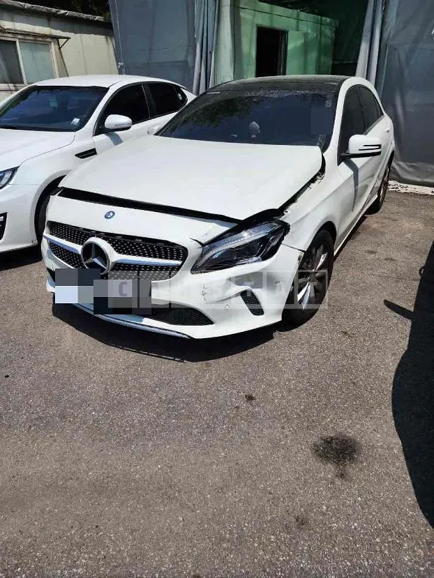 Photo 2 of 12: 2016 Mercedes-Benz A200, VIN WDDBF4DB9HJ501801 — Korean insurance auction