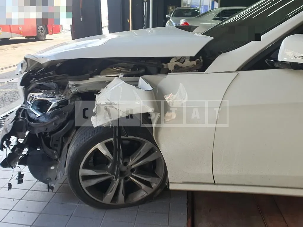 Photo 2 of 60: 2015 Mercedes-Benz E300 4Matic, VIN WDDHF8BB9GB244944 — Korean insurance auction