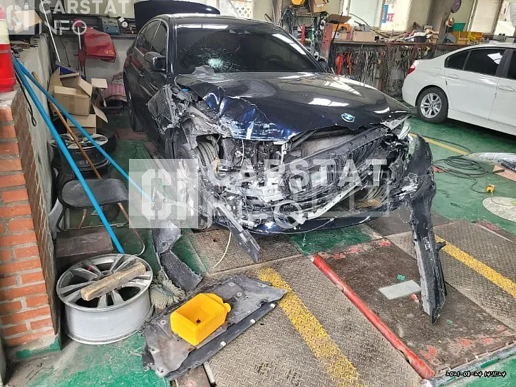 Photo 2 of 14: 2018 BMW 520d, VIN WBAJC3106JD032678 — Korean insurance auction