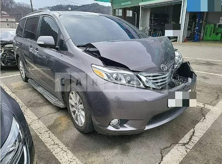 Photo 2 of 19: 2015 Toyota Siena 4WD, VIN 5TDDK3DC3FS116431 — Korean insurance auction