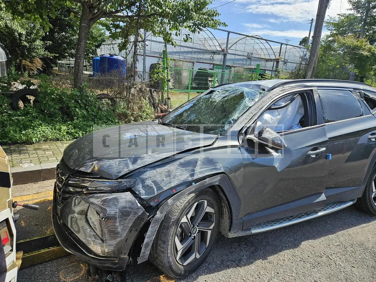 Photo 2 of 42: 2020 Hyundai Tucson, VIN KMHJE81BGMU001874 — Korean insurance auction