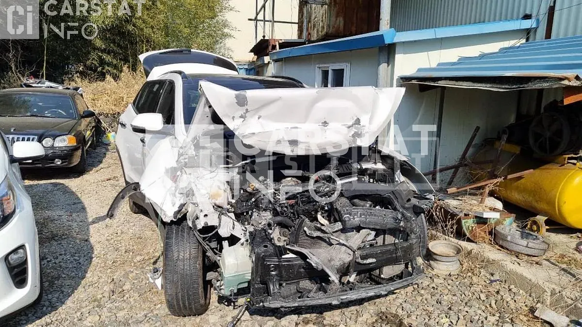 Photo 2 of 5: 2015 Hyundai Santa Fe, VIN KMHSW81UBFU481955 — Korean insurance auction