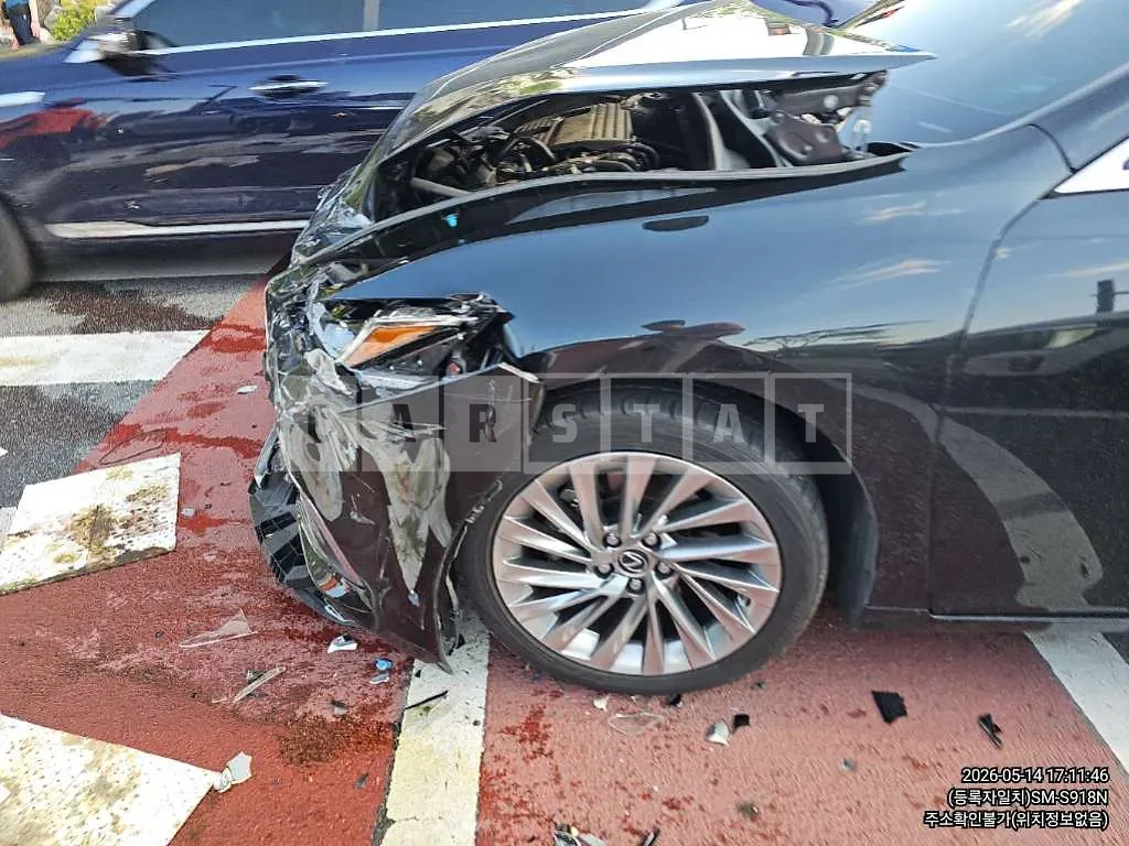 Photo 2 of 12: 2022 Lexus ES300h — Korean insurance auction