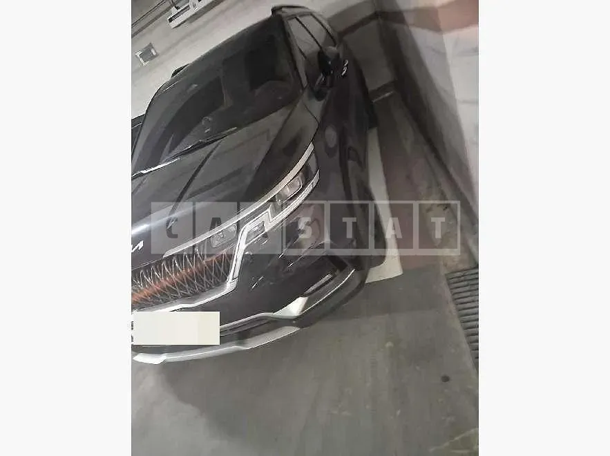 Photo 2 of 17: 2021 Kia Carnivals — Korean insurance auction