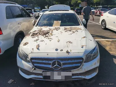 Photo 1 of 12: 2018 Mercedes-Benz Sandsbenz E300 — Korean insurance auction
