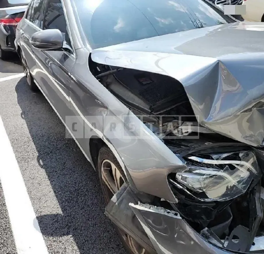 Photo 2 of 7: 2019 Mercedes-Benz E300, VIN WDDZF4JB2KA673792 — Korean insurance auction