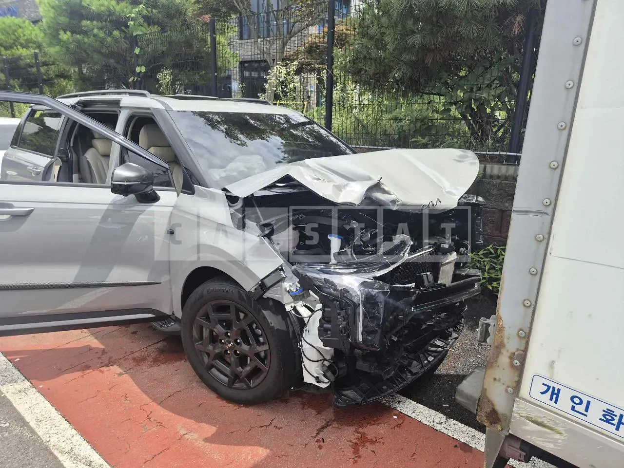 Photo 2 of 21: 2025 Kia Carnival, VIN KNANE81BBSS557346 — Korean insurance auction