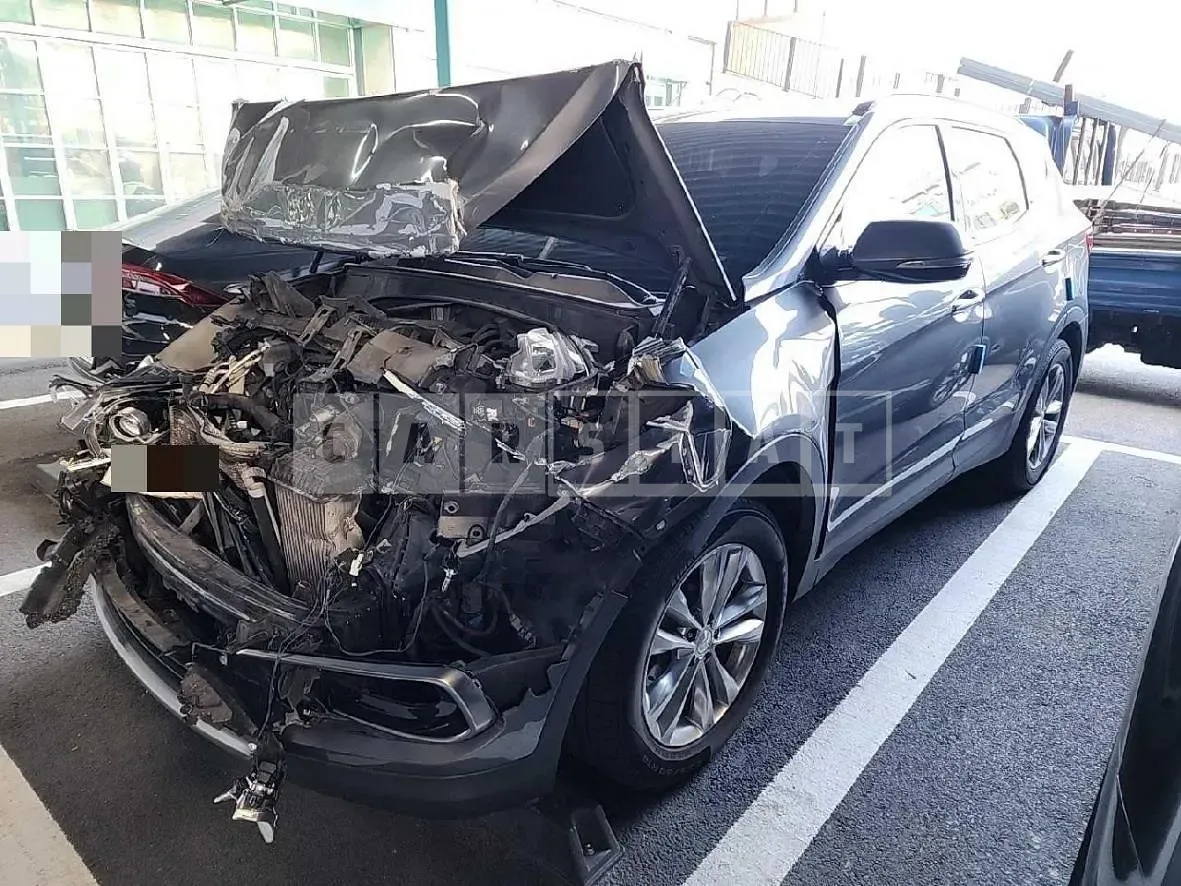Photo 2 of 6: 2015 Hyundai Santa Fe DM 2.0 — Korean insurance auction