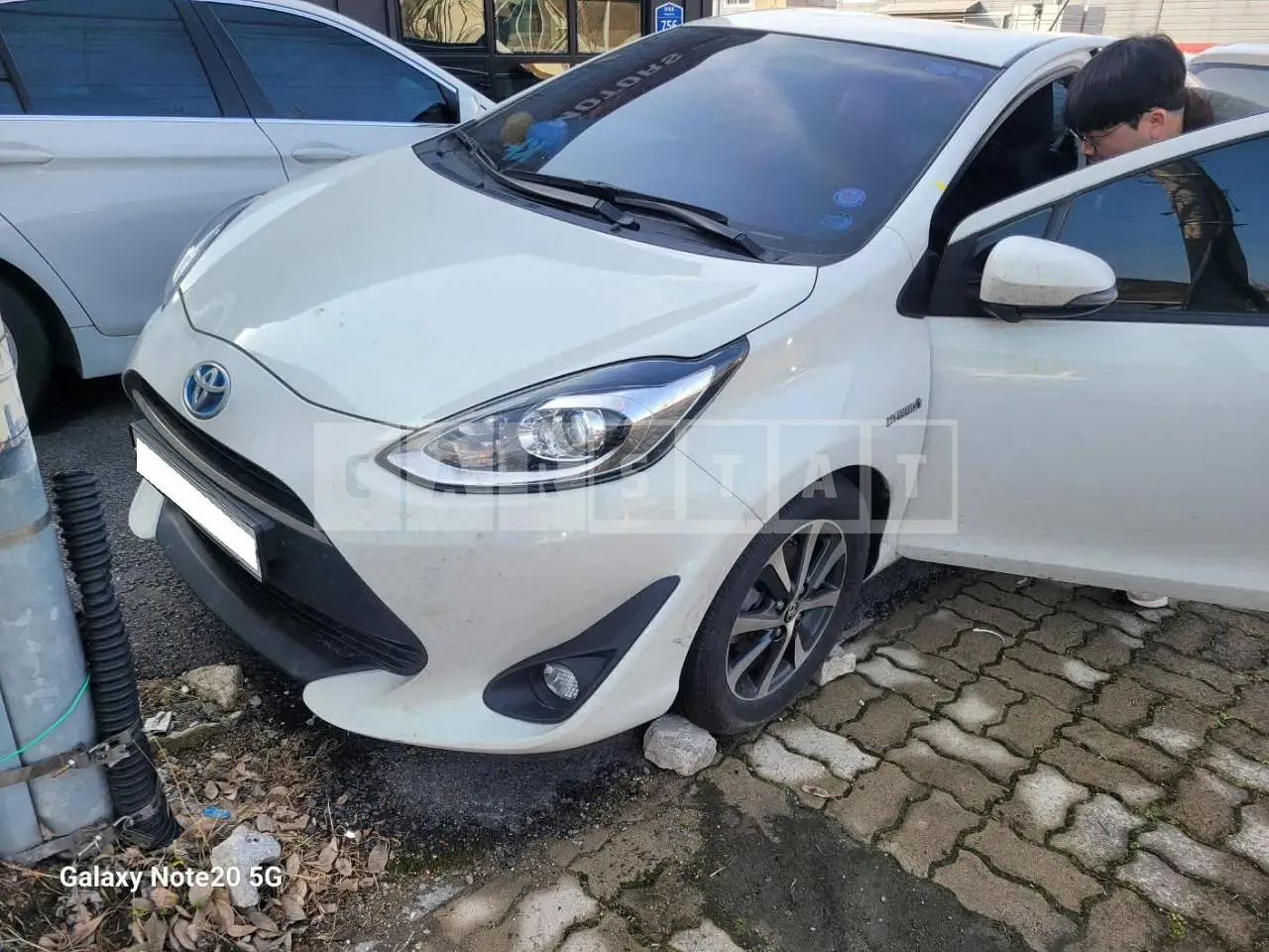 Photo 2 of 9: 2018 Toyota Prius C, VIN JTDKDTB35J1615967 — Korean insurance auction
