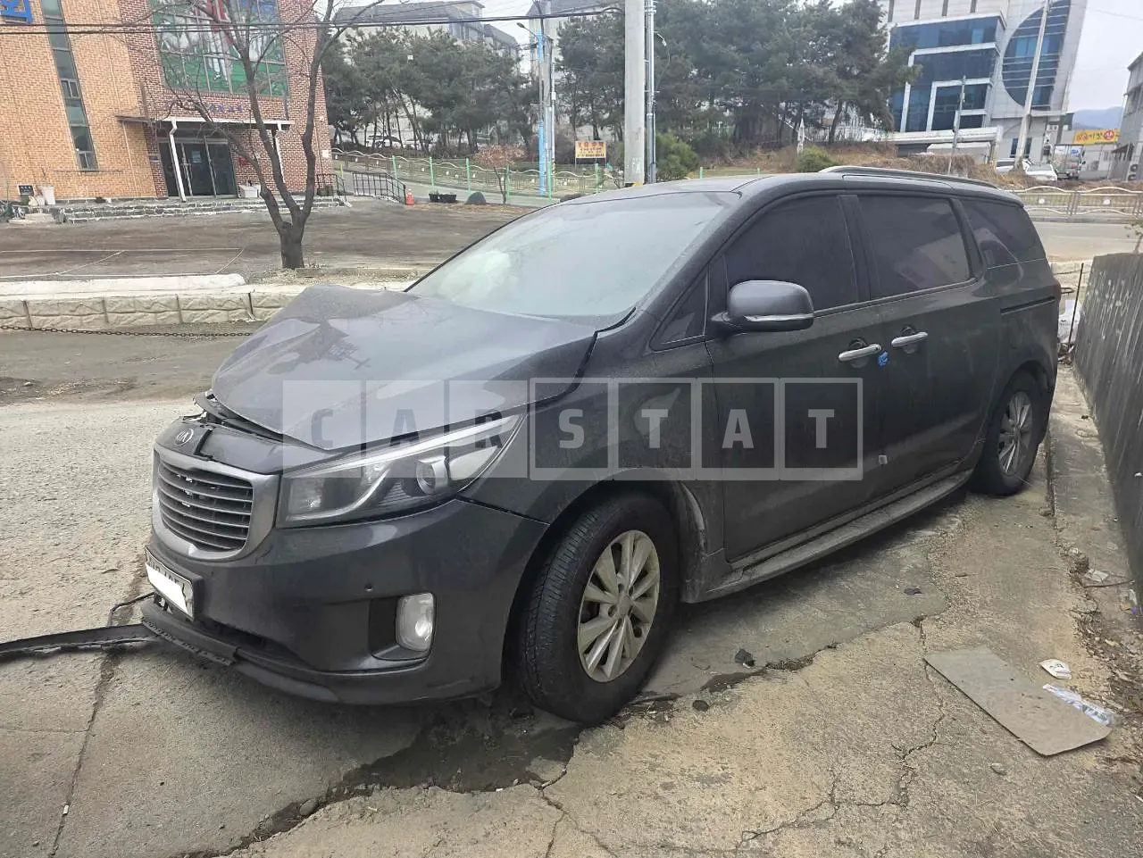 Photo 2 of 13: 2017 Kia Carnival, VIN KNHMF37ABJS376006 — Korean insurance auction