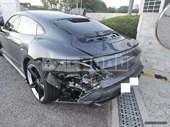 Photo 2 of 39: 2021 Porsche Taycan Turbo S (5-Seater) — Korean insurance auction