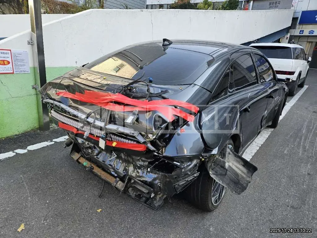 Photo 2 of 17: 2023 Hyundai IONIQ 6 AWD Long Range — Korean insurance auction