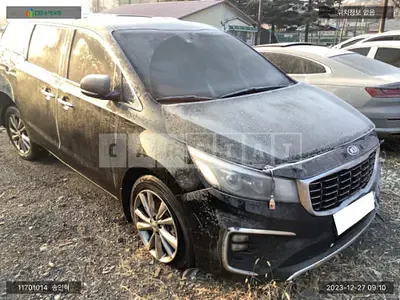 Photo 1 of 17: 2018 Kia Carnival, VIN KNAME81ABKS466391 — Korean insurance auction