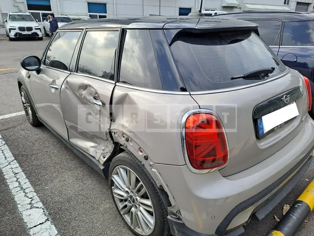 Photo 2 of 13: 2021 MINI Mini-Cooper Five-Door, VIN WMW41DK05N2R10898 — Korean insurance auction