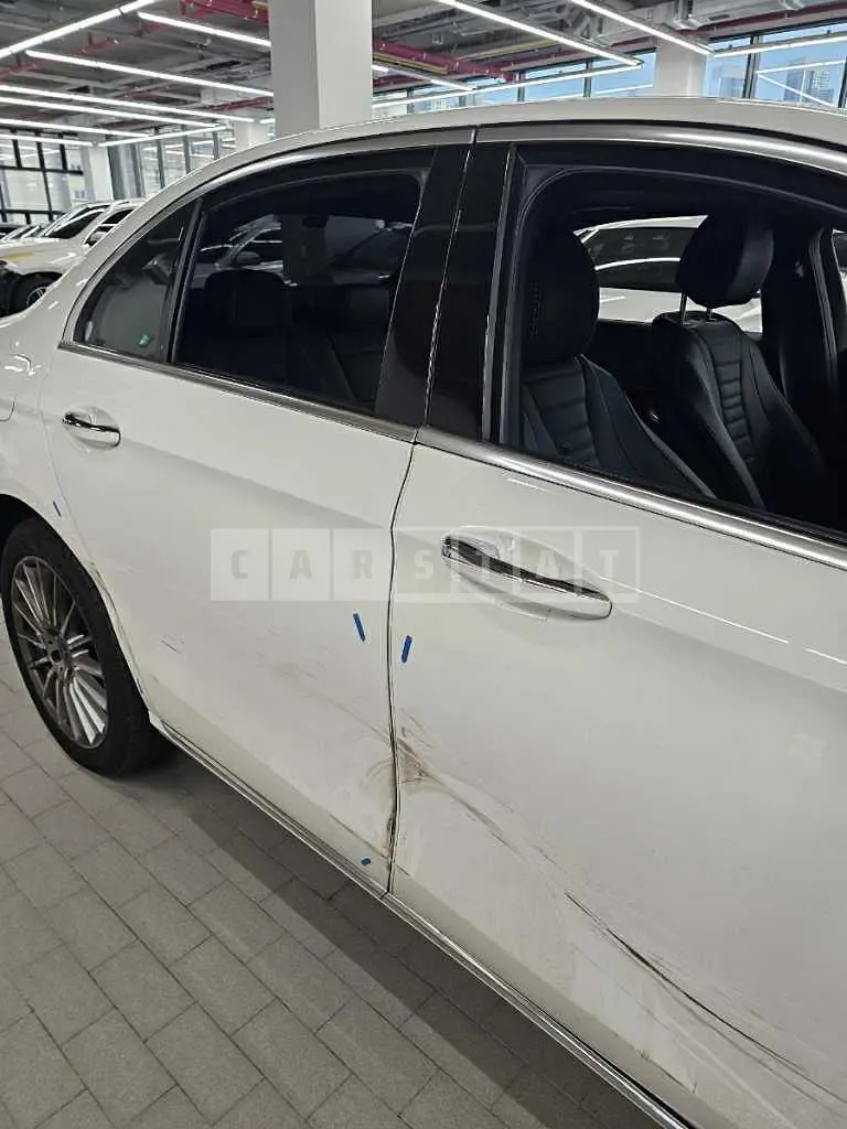 Photo 2 of 25: 2022 Mercedes-Benz E250 — Korean insurance auction