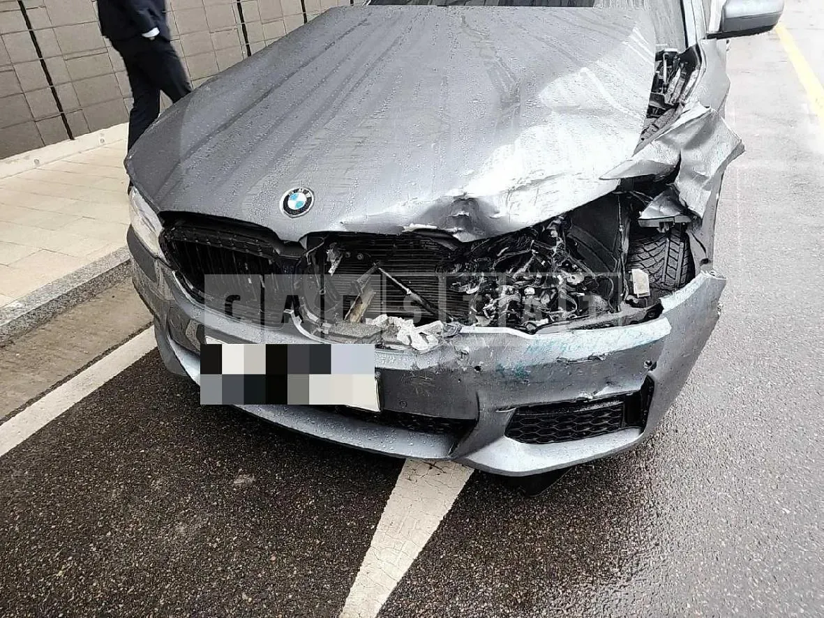 Photo 2 of 9: 2018 BMW 520d xDrive, VIN WBAJC510XJG861022 — Korean insurance auction