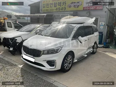 Photo 1 of 17: 2018 Kia Carnival, VIN KNAME81ABKS515617 — Korean insurance auction