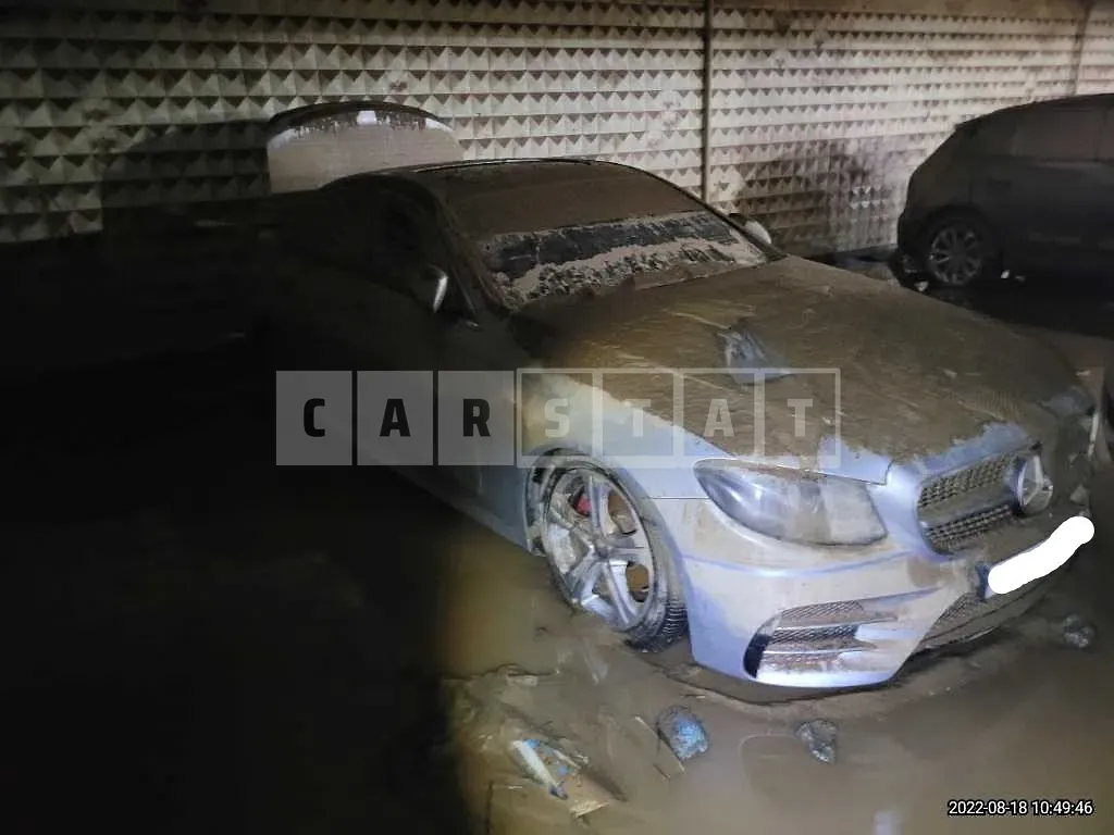 Photo 2 of 3: 2017 Mercedes-Benz E220d, VIN WDDZF0EB0HA106167 — Korean insurance auction