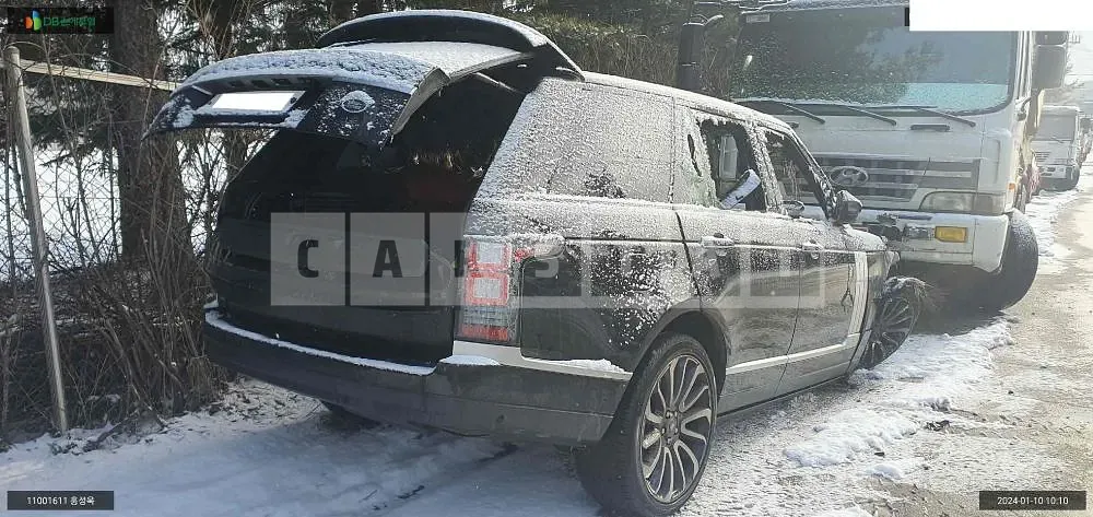 Photo 2 of 9: 2016 Land Rover Range Rover 4.4d, VIN SALGA2JF4GA293442 — Korean insurance auction