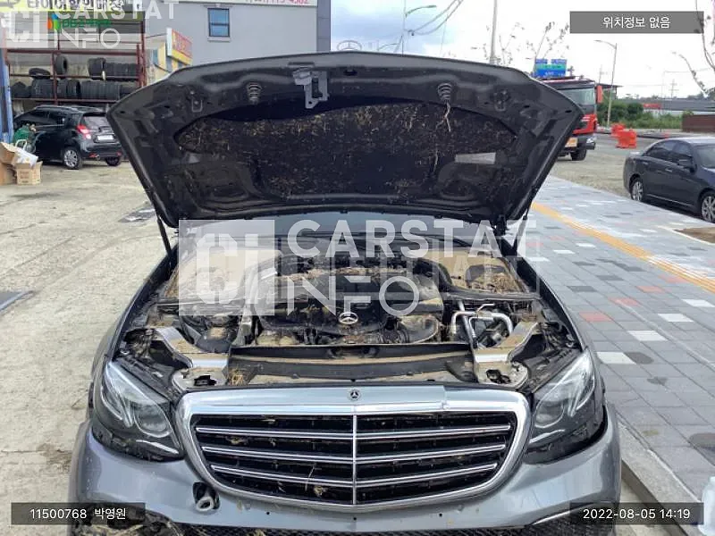 Photo 2 of 21: 2018 Mercedes-Benz E220 d 4Matic, VIN WDDZF0FB9JA468065 — Korean insurance auction