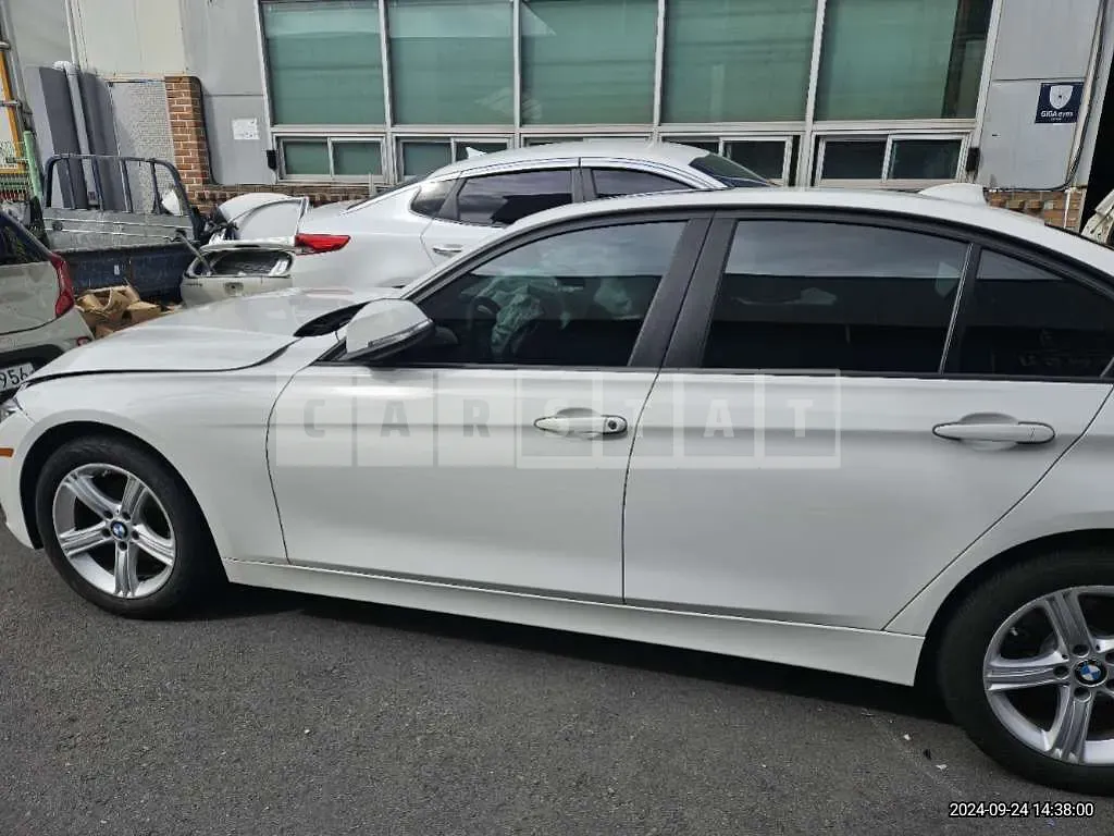 Photo 2 of 15: 2015 BMW 320i — Korean insurance auction
