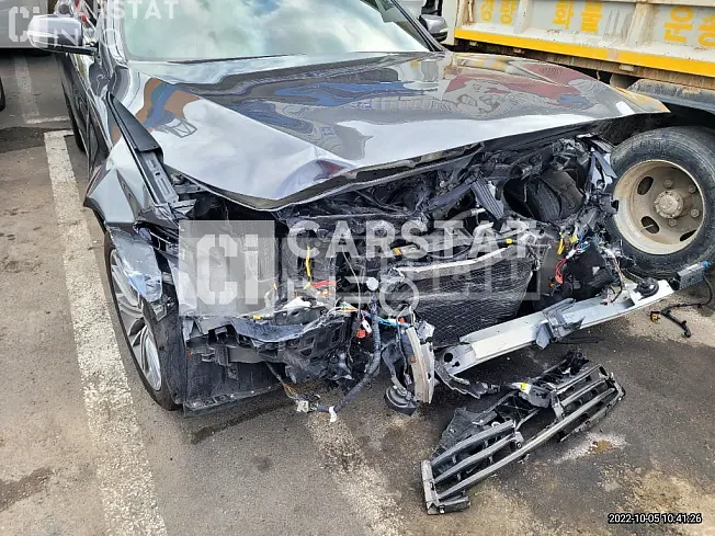 Photo 2 of 45: 2017 Genesis G80 3.3 — Korean insurance auction