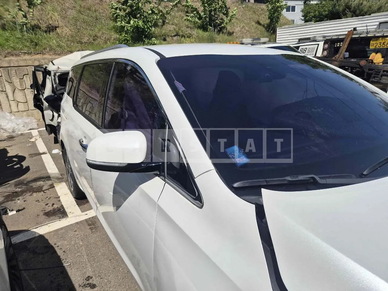 Photo 2 of 17: 2018 Kia Carnival, VIN KNAMC81ABJS434923 — Korean insurance auction