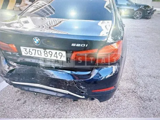 Photo 2 of 4: 2020 BMW 520i Luxury — Korean insurance auction